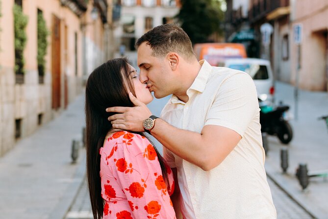 Private Vacation Photoshoot with Photographer in Madrid - Weather, Walking Pace, and How to Prep for a Great Hour
