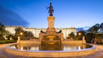 Private Visit to the Royal Palace and Walking Tour of Madrid - Debod Temple and Plaza de España: your panoramic Madrid welcome