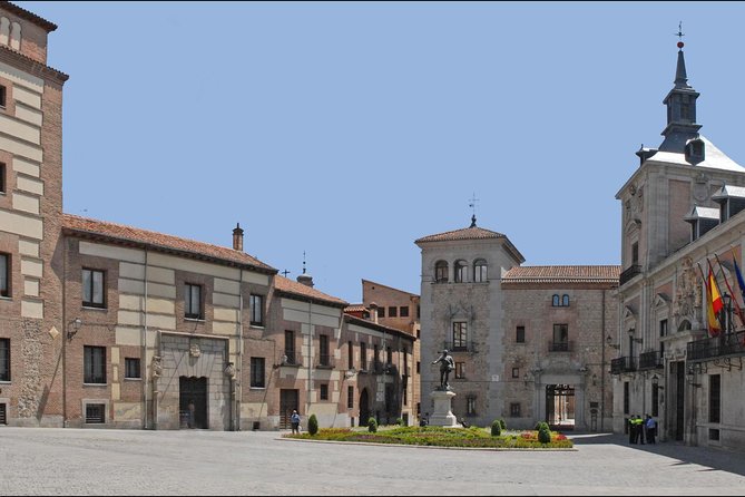 Private walking tour Madrid: Secrets and must - Plaza de Puerta Cerrada: a city entrance with weight