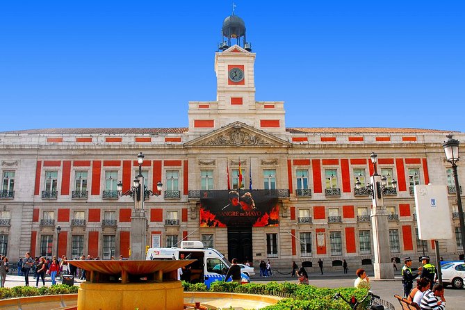 Private walking tour Madrid: Secrets and must - Plaza de Oriente and the Royal Palace area: power, gardens, and angles
