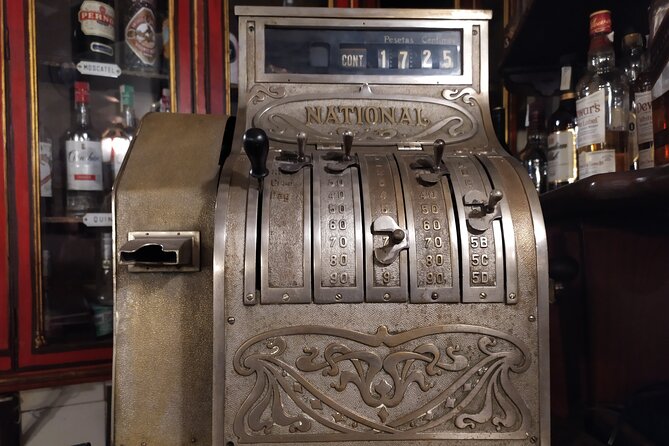 Private walking Tour: The oldest taverns of Madrid - Stop 2: Casa Labra (1860) where tapas meet Madrid politics