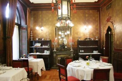 Private walking Tour: The oldest taverns of Madrid - Stop 1: Lhardy Restaurante (founded 1839) and the “palace inside” feeling