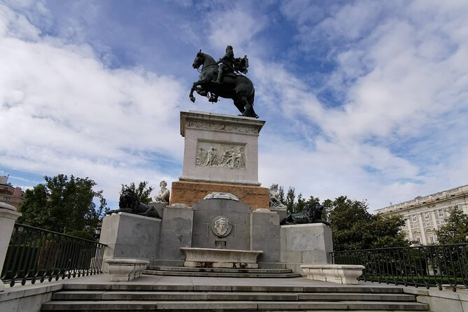 Private Walking Tour to Royal Palace and Old Town of Madrid - Puerta del Sol: the city’s heart and final drop-off