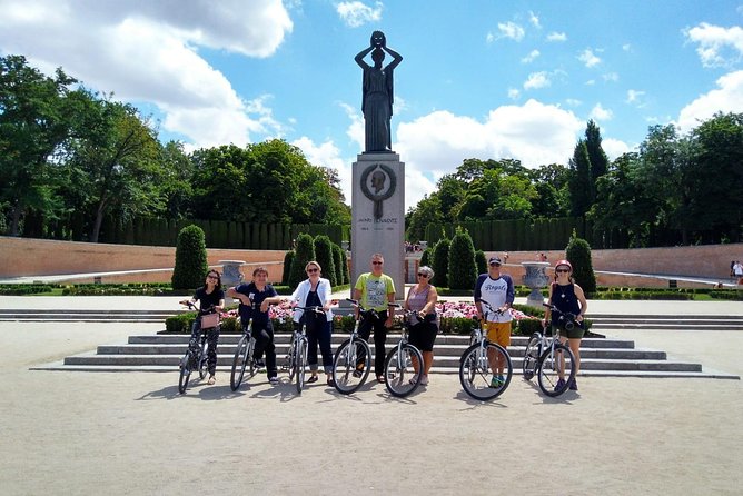Retiro Park bike tour- Get transported to the XVI century - Plaza de Cibeles: the symbol square with a history twist