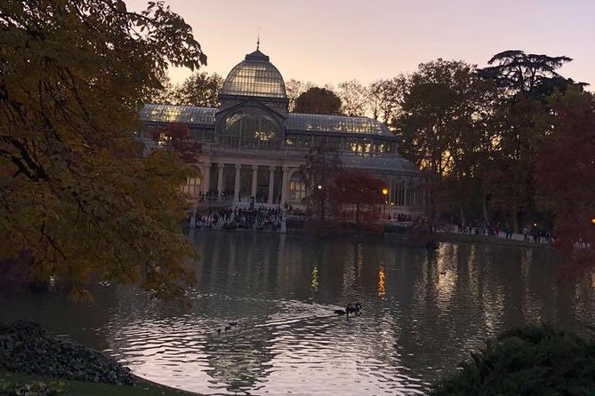 Retiro Park bike tour- Get transported to the XVI century - Crowds and bike handling: the one detail that can change your day