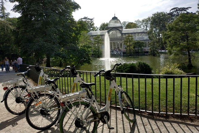 Retiro Park bike tour- Get transported to the XVI century - Puerta de Alcalá: why this gate feels older than it looks