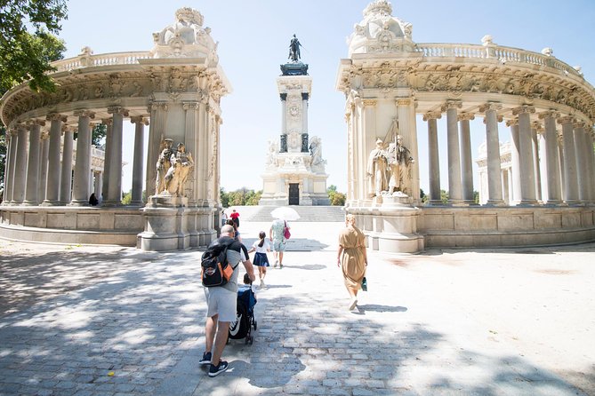 Retiro Park Walking Tour in Madrid - Stop 2: Parque del Retiro with an expert guide