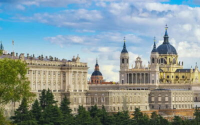 Royal Palace of Madrid: Private tour with entrance included - Skip-the-line Royal Palace access: what saves you real time