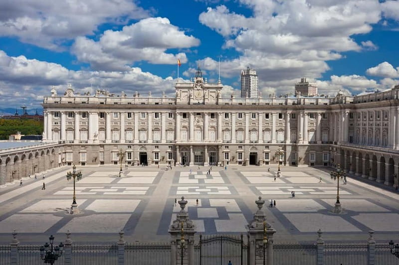 Royal Palace of Madrid: Private tour with entrance included - Should you book the Royal Palace of Madrid private tour with gardens?
