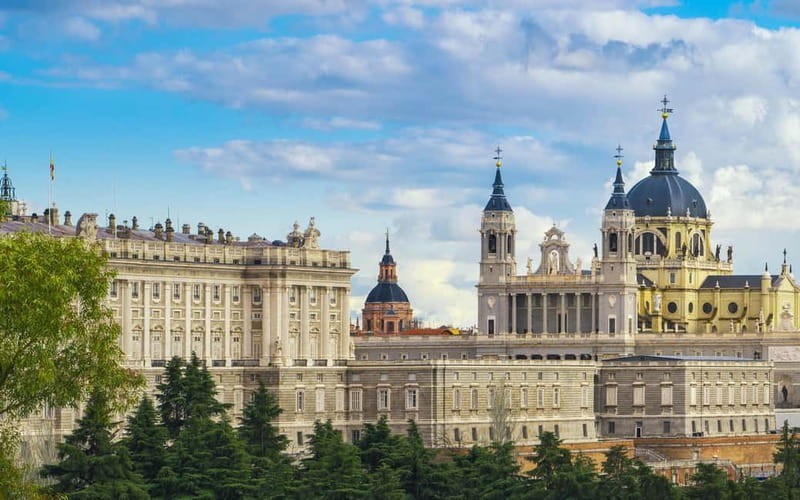 Royal Palace of Madrid: Private tour with entrance included - Skip-the-line Royal Palace access: what saves you real time