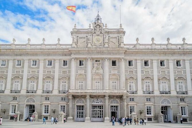 Royal Palace of Madrid Skip the Line Guided Tour - Inside the palace: baroque rooms, art, tapestries, and furniture