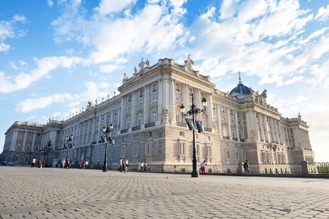 Royal Palace of Madrid Skip the Line Guided Tour - Where you meet: Monument to Felipe IV and why it’s a smart anchor
