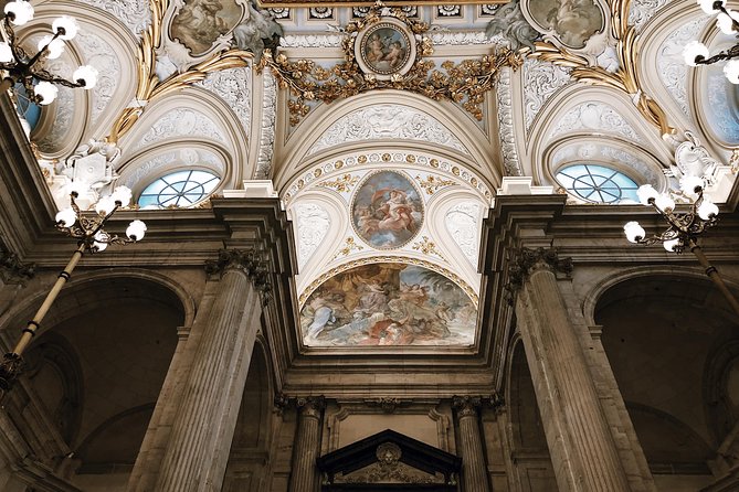 Royal Palace & Old City Madrid Guided Tour Semi-Private 8ppl Max - Meeting at Plaza de la Armería and getting your bearings