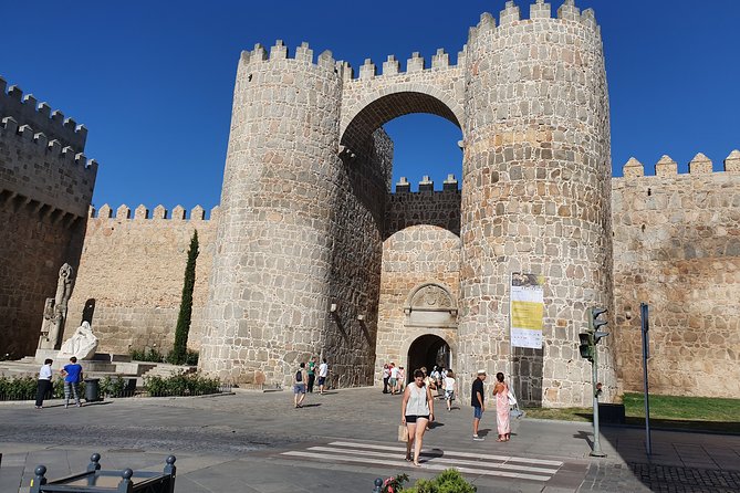 Salamanca and Avila Private Tour from Madrid with Hotel Pickup - Casa de las Conchas: A Civil Building That Looks Like a Shell Museum