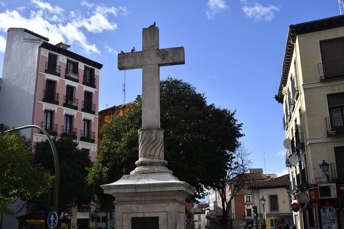 Secrets of Madrid Small Group Tour - Calle de Rollo and Casa a la Malicia: Philip II’s Census, Madrid’s Quiet Rebellion