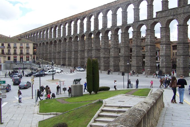 Segovia Guided Afternoon Tour from Madrid - Roman Aqueduct stop: the 167-arch photo moment