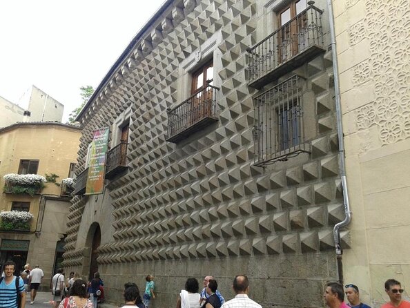 Segovia Private 5 hours Tour from Madrid with Hotel Pick up - Private Pickup and the Ride Out of Madrid