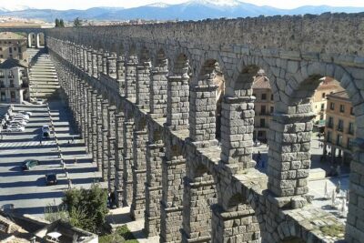 Segovia Private Day Trip from Madrid with Hotel pick up - Aqueduct of Segovia: fast facts that make the view make sense