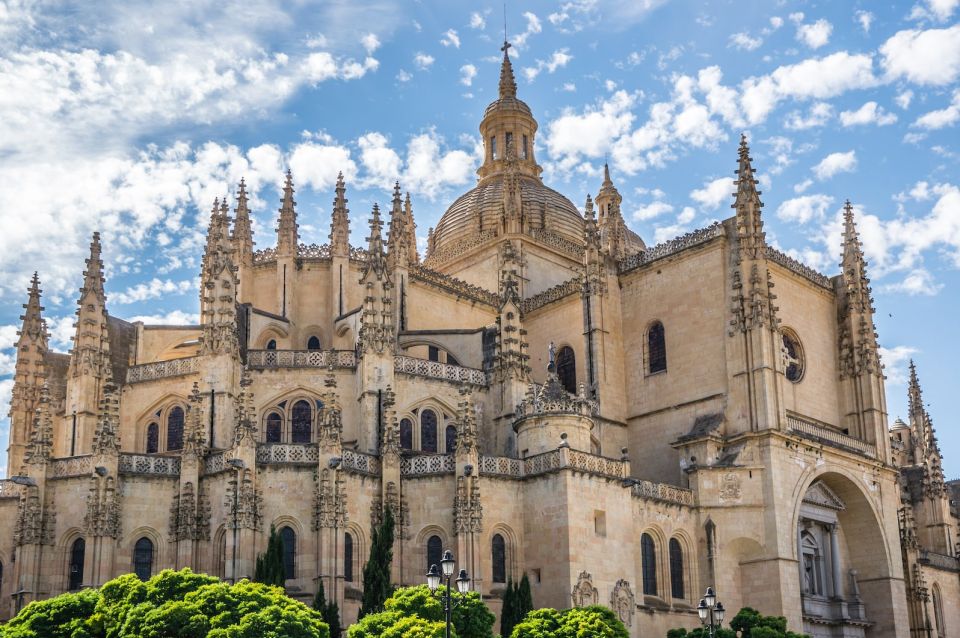 Segovia Private Guided Visit & Alcazar with High Speed Train - Lunch and free time: cochinillo is a tempting option