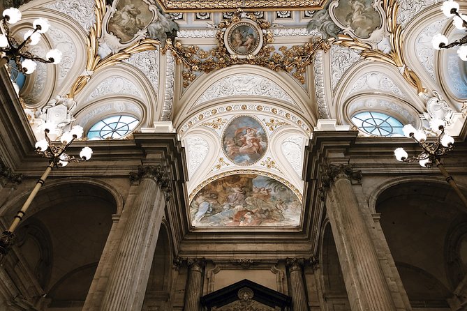 Skip the Line Royal Palace Madrid Exclusive Guided Tour - Meeting point and first move: Plaza de la Armería
