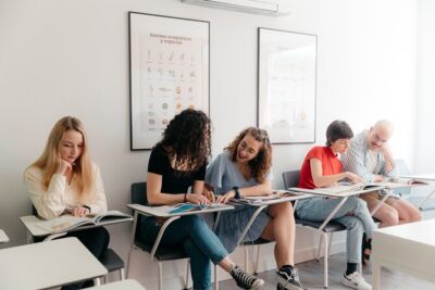 Spanish Group Course in Madrid, Spain: 20 Lessons - Classroom value: small groups, personalized attention, and speaking practice