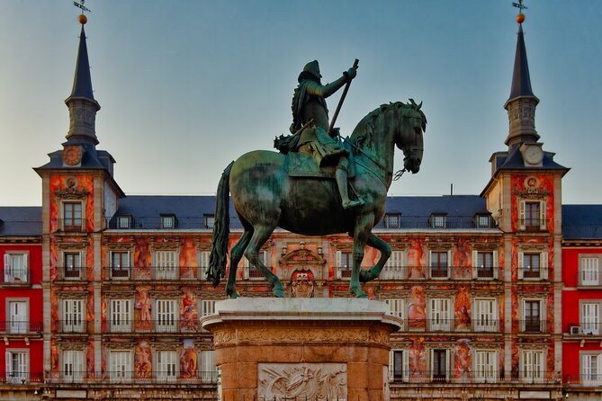 Surfing Madrid: From the Palace to the Tavern Private Tour - Entering Madrid at Plaza de Oriente: Your Fast Orientation