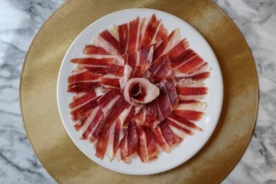 Tasting of Iberian Hams with Wine or Cava Pairing - Wine or cava pairing: how to make the flavors easier to read