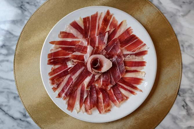 Tasting of Iberian Hams with Wine or Cava Pairing - Wine or cava pairing: how to make the flavors easier to read