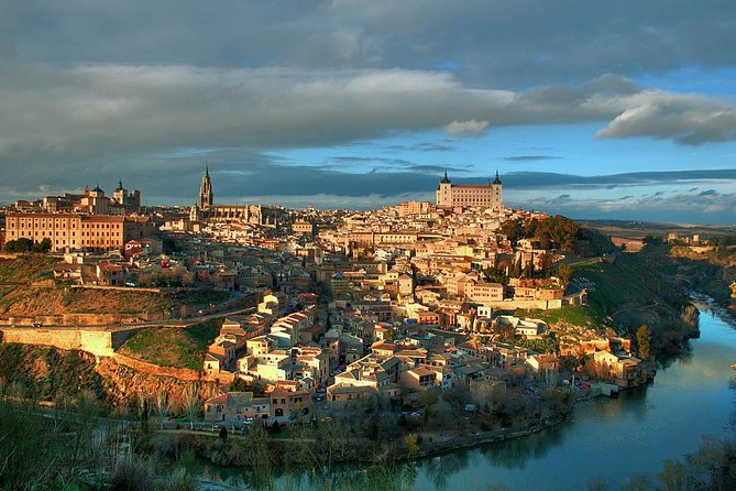 Toledo Day Trip From Madrid wtih Guide - Your Three Options in Toledo: Walk, Train, or the Monument Bracelet