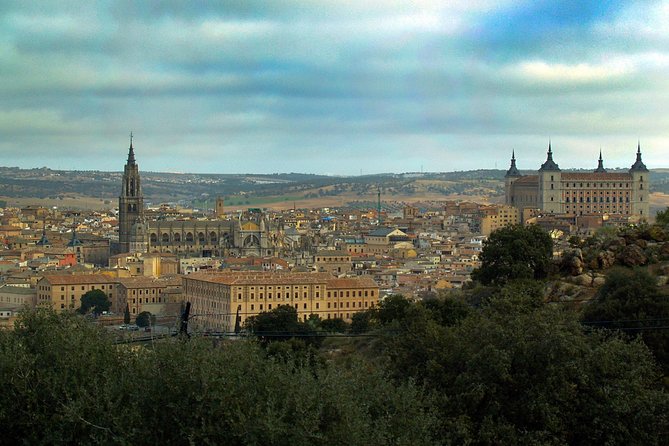 Toledo Tour with Tapas, Wine Tasting and Optional 3 Monuments - Wine tasting and tapas at Enodifusion: what to expect from the 30 minutes