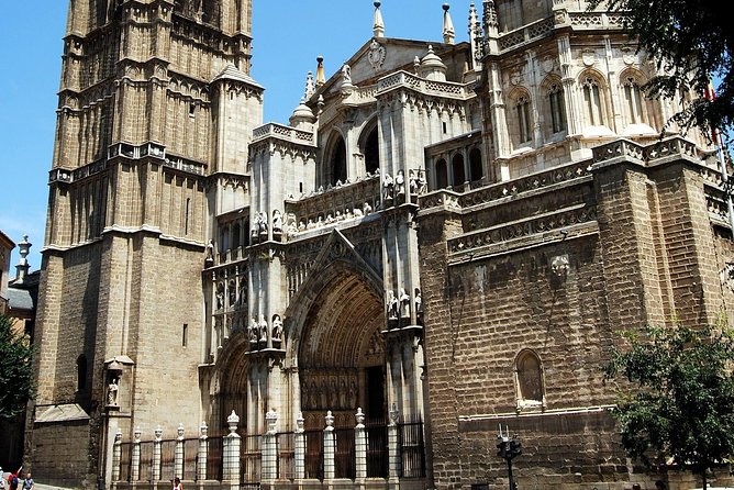 Toledo Tour with Tapas, Wine Tasting and Optional 3 Monuments - Madrid to Toledo: bus comfort, group size, and timing reality