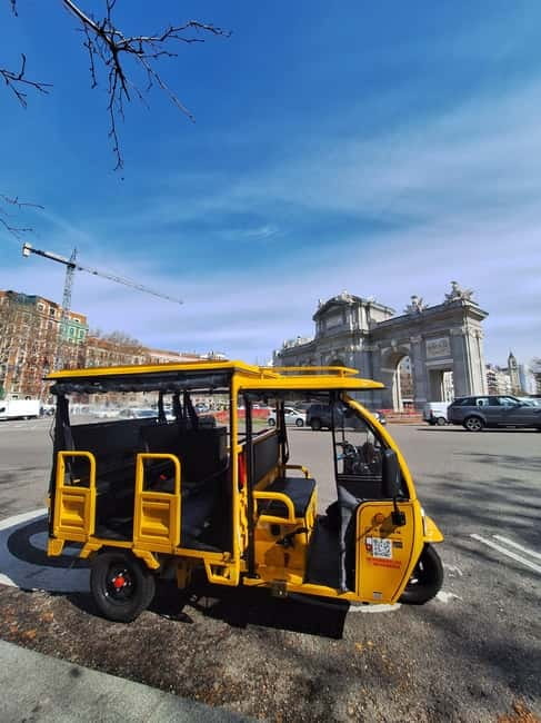 Tour en Tuk Tuk por lo mejor de Madrid - Retiro views and quick passes that help you place the city