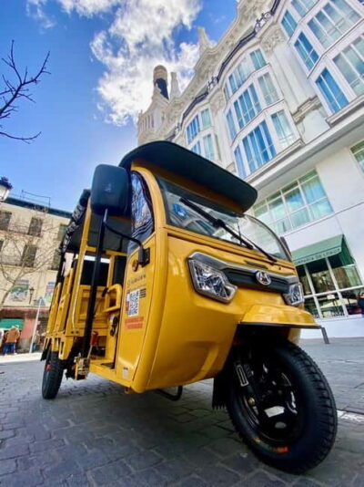 Tour en Tuk Tuk por lo mejor de Madrid - From Plaza Santa Ana to the Prado axis: first big sights fast