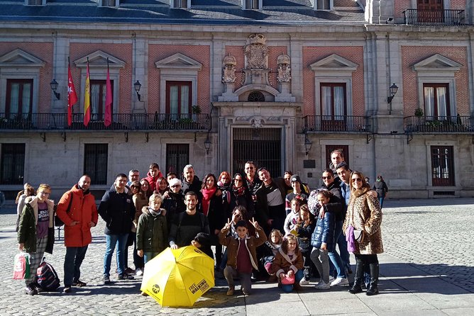 Tour "Madrid of the Austrias" | Old Town ❤️ - Meeting at Puerta del Sol and spotting the yellow umbrella