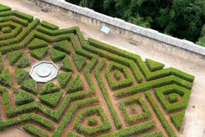Tour Segovia and La Granja de San Ildefonso from Madrid - The water system continues: San Gabriel sand trap