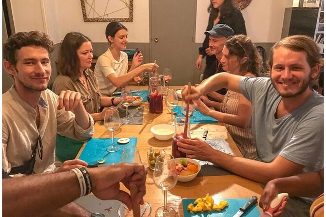 Traditional Paella & Sangría Workshop & Spanish Meal in Madrid - Central Madrid meeting point: how easy it is to fit in