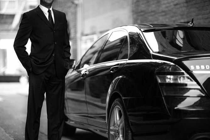Transfers Madrid Airport to Madrid Center in Vans up to 7 Passengers - The Van Size: Designed for 3 to 7 Passengers