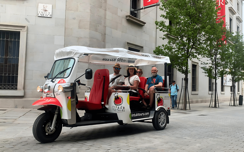 Tuk Tuk Tour with Wine Test in Madrid - What the Tour Is Like: Timing, Stops, and the 1–2 Hour Reality
